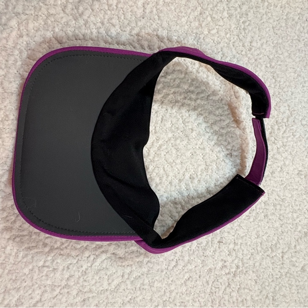 Columbia Women’s Magenta Sports Visor | One Size - Picture 2 of 4